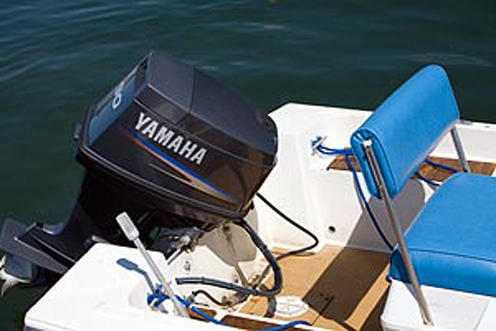 The 17 foot Mako Motorboat Rental