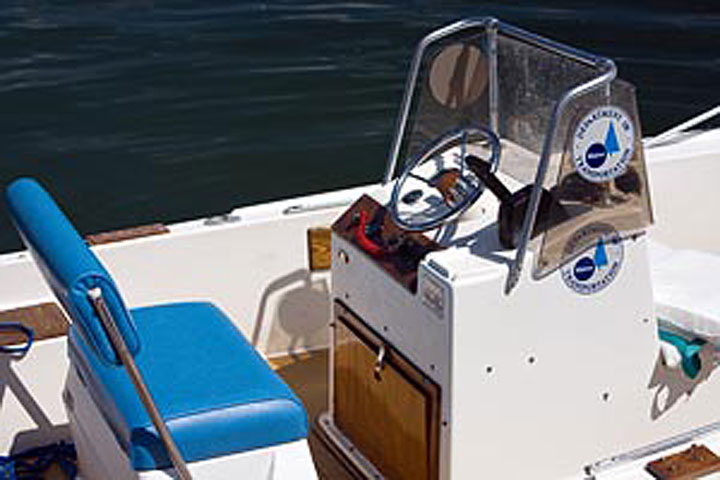 The 17 foot Mako Motorboat Rental