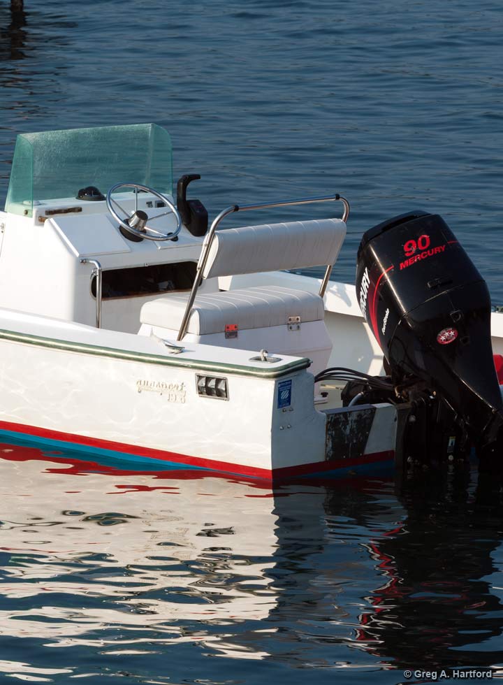 The 19 foot AquaSport motorboat rental in Manset