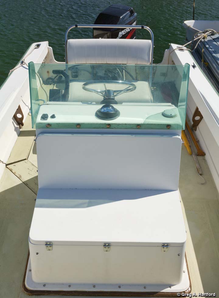 The 19 foot AquaSport motorboat rental in Manset