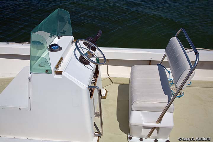 The 19 foot AquaSport motorboat rental in Manset