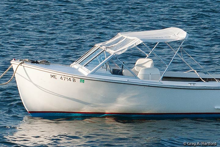 The 19 foot Seaway motorboat rental in Manset