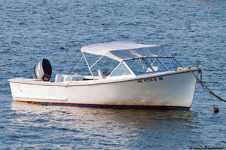 The 19 foot Seaway motorboat rental in Manset