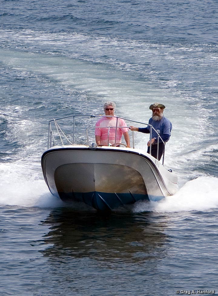 The 21 foot Boston Whaler Outrage motorboat rental in Manset